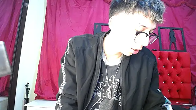 Snapshot of _Thomas_hot_ chatting on March 9, 8:10 pm Thomas hot online show from March 9, 8:10 pm