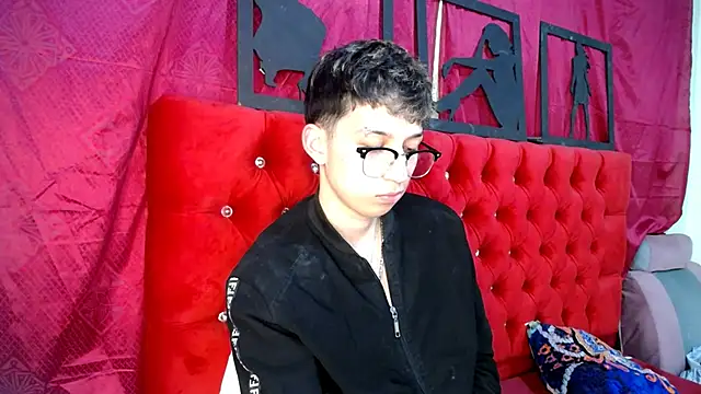 Snapshot of _Thomas_hot_ chatting on March 20, 6:52 am Thomas hot online show from March 20, 6:52 am
