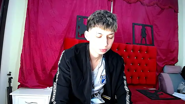 Snapshot of _Thomas_hot_ chatting on March 7, 1:53 am Thomas hot online show from March 7, 1:53 am