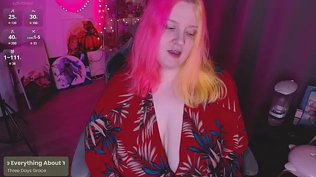 lissamuff online show from April 15, 5:28 pm