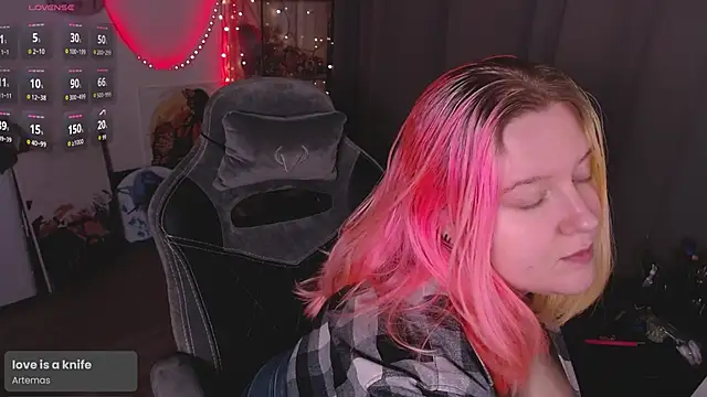 lissamuff online show from February 13, 3:45 pm