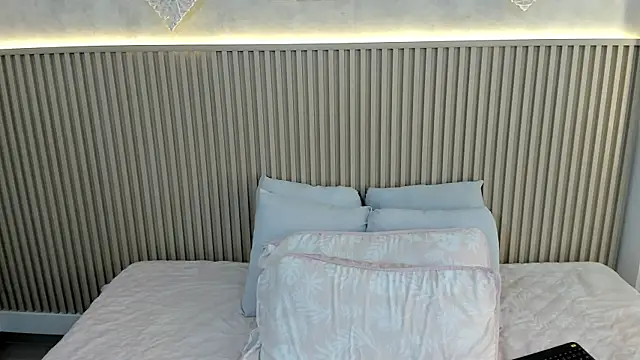 charlottebrowns  online show from February 14, 12:49 pm