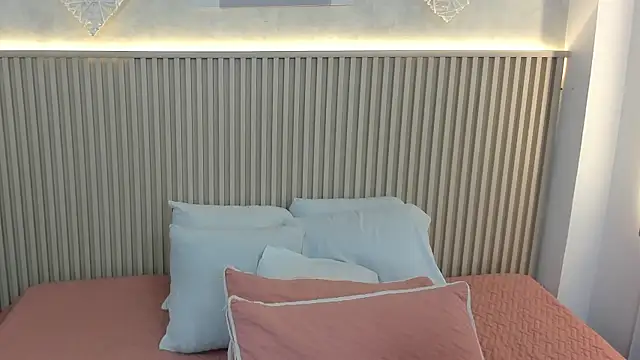 charlottebrowns  online show from December 18, 12:20 pm