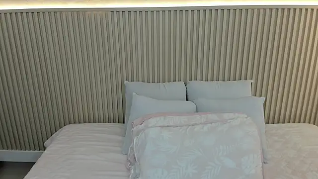 charlottebrowns  online show from May 21, 12:13 pm