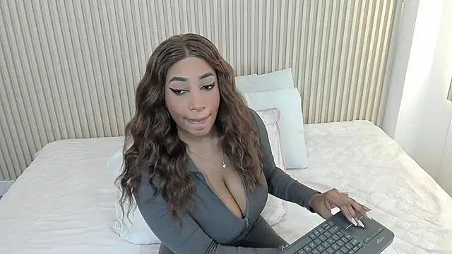 charlottebrowns  online show from April 16, 12:17 pm