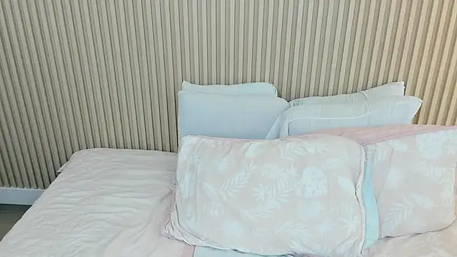 charlottebrowns  online show from May 31, 5:08 pm