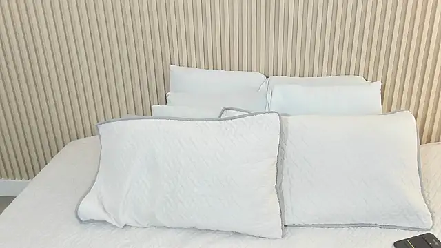 charlottebrowns  online show from December 16, 1:04 pm