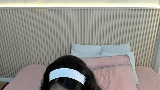 charlottebrowns  online show from March 28, 12:06 pm