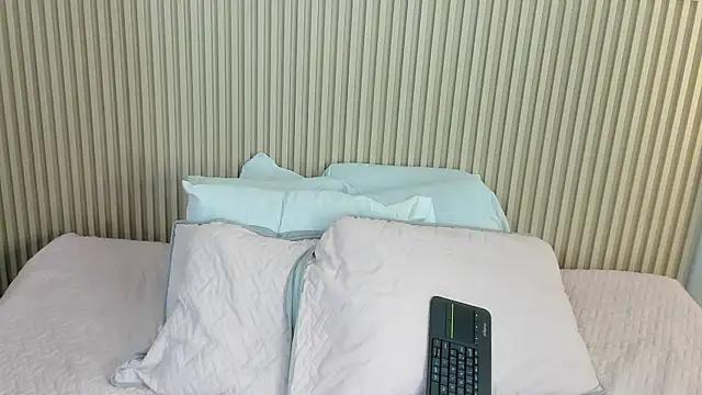 charlottebrowns  online show from December 19, 12:18 pm