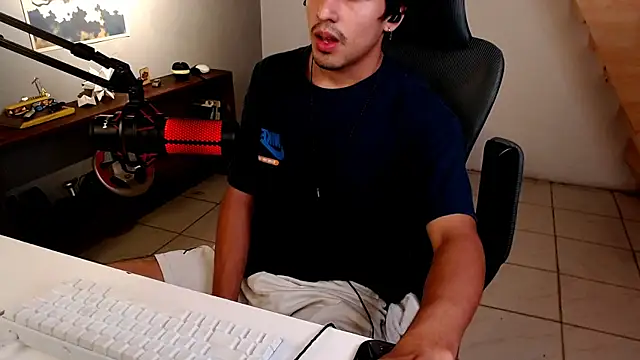 Snapshot of Thieves9 chatting on March 2, 5:08 am Thieves9 online show from March 2, 5:08 am