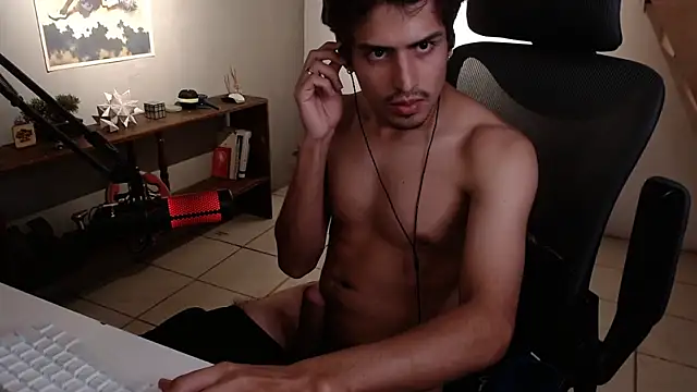 Snapshot of Thieves9 chatting on February 5, 5:47 am Thieves9 online show from February 5, 5:47 am