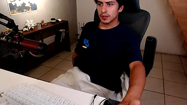 Snapshot of Thieves9 chatting on March 2, 3:51 am Thieves9 online show from March 2, 3:51 am