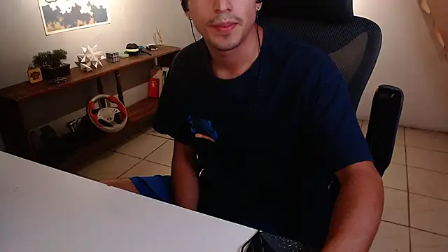 Snapshot of Thieves9 chatting on February 1, 11:03 pm Thieves9 online show from February 1, 11:03 pm