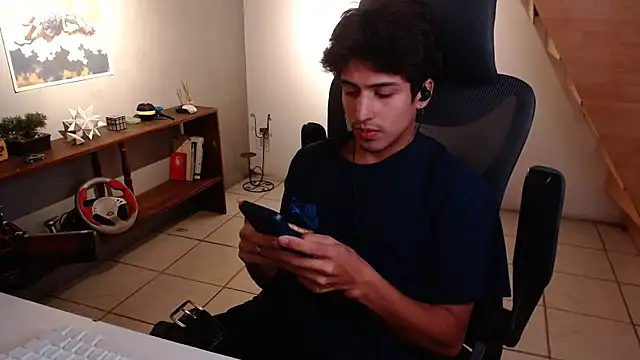 Snapshot of Thieves9 chatting on February 9, 8:23 am Thieves9 online show from February 9, 8:23 am