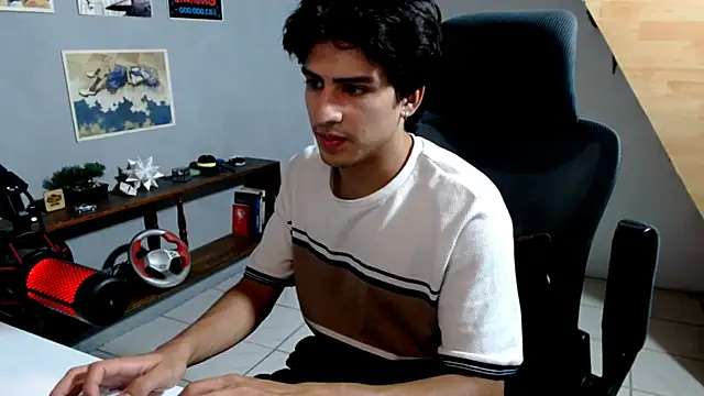 Snapshot of Thieves9 chatting on January 16, 3:43 am Thieves9 online show from January 16, 3:43 am