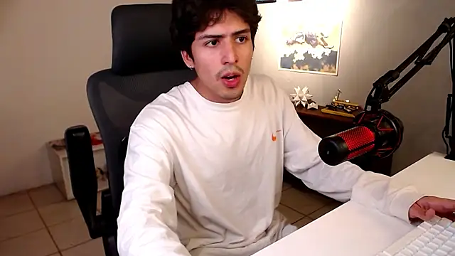 Snapshot of Thieves9 chatting on February 27, 10:20 pm Thieves9 online show from February 27, 10:20 pm