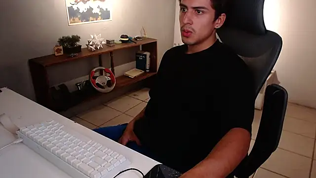 Snapshot of Thieves9 chatting on February 1, 4:22 am Thieves9 online show from February 1, 4:22 am