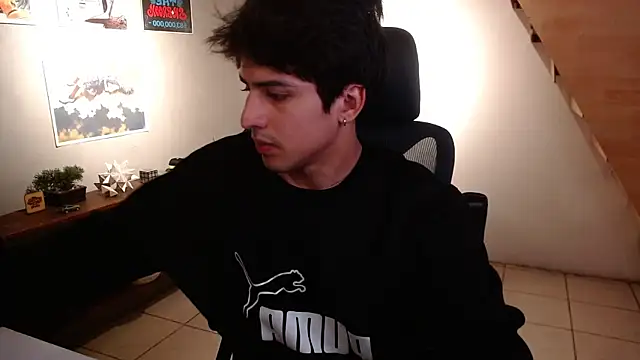 Snapshot of Thieves9 chatting on February 8, 5:05 am Thieves9 online show from February 8, 5:05 am