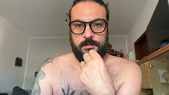 Snapshot of beardo85 chatting on June 23, 12:47 pm beardo85 online show from June 23, 12:47 pm