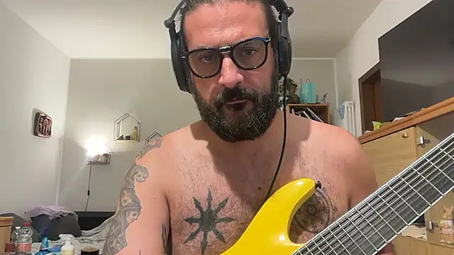 Snapshot of beardo85 chatting on July 16, 8:39 pm beardo85 online show from July 16, 8:39 pm