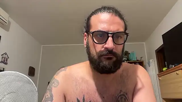 Snapshot of beardo85 chatting on July 6, 7:16 pm beardo85 online show from July 6, 7:16 pm