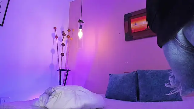 ArianaBaker online show from March 7, 6:11 pm