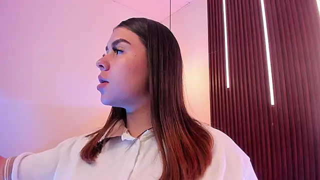 ArianaBaker online show from April 8, 1:01 pm