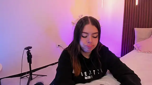 ArianaBaker online show from February 20, 1:24 pm