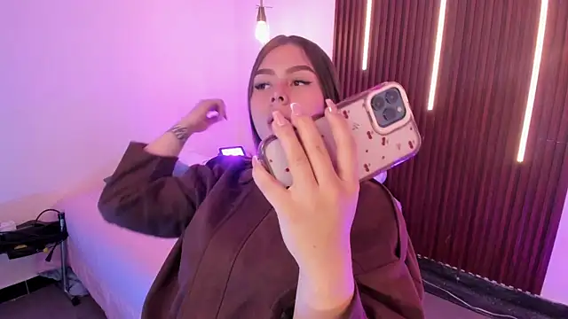 ArianaBaker online show from May 15, 2:04 pm