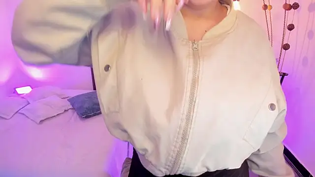 ArianaBaker online show from May 5, 1:25 pm