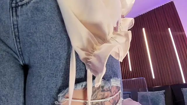 ArianaBaker online show from December 19, 1:35 pm