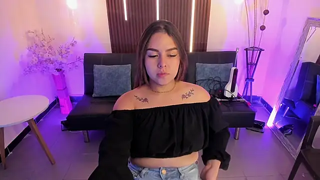 ArianaBaker online show from December 18, 1:37 pm