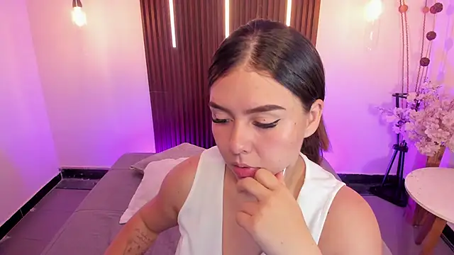 ArianaBaker online show from May 29, 3:51 pm