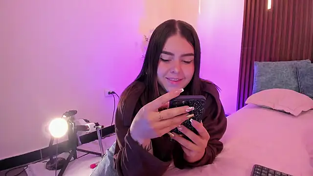 ArianaBaker online show from February 6, 1:40 pm