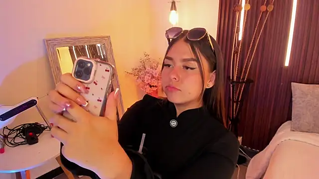 ArianaBaker online show from April 16, 9:39 pm