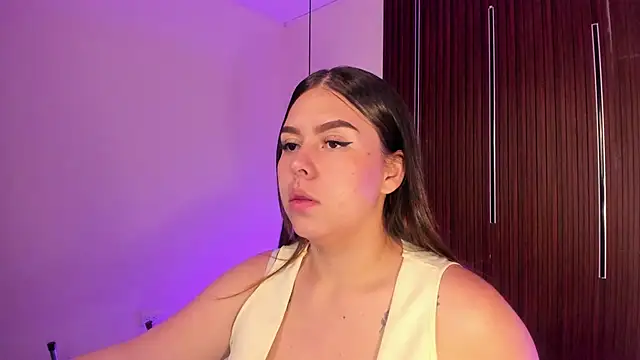ArianaBaker online show from May 18, 1:27 pm
