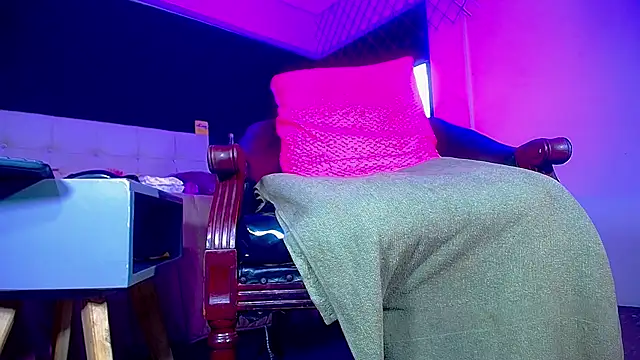 Snapshot of bellatrixx_69 chatting on December 4, 11:20 am bellatrixx 69 online show from December 4, 11:20 am