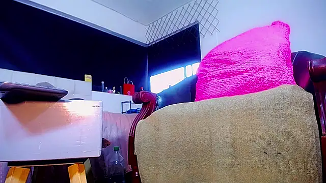 Snapshot of bellatrixx_69 chatting on December 16, 11:36 am bellatrixx 69 online show from December 16, 11:36 am