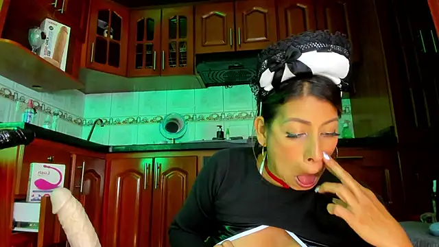 LaureenHills online show from February 26, 2:52 am