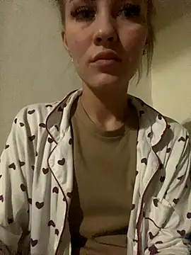 Snapshot of DreamGirl-777 chatting on November 9, 8:24 pm DreamGirl-777 online show from November 9, 8:24 pm