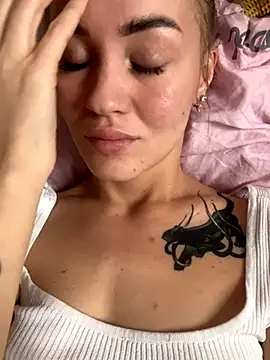 Snapshot of DreamGirl-777 chatting on November 3, 9:02 am DreamGirl-777 online show from November 3, 9:02 am