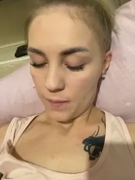 Snapshot of DreamGirl-777 chatting on November 22, 11:31 am DreamGirl-777 online show from November 22, 11:31 am