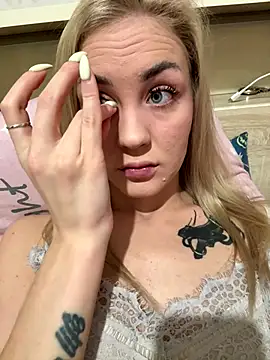 Snapshot of DreamGirl-777 chatting on December 1, 3:07 am DreamGirl-777 online show from December 1, 3:07 am