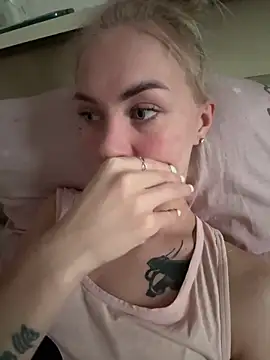 Snapshot of DreamGirl-777 chatting on December 2, 9:33 am DreamGirl-777 online show from December 2, 9:33 am