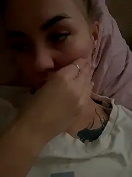 Snapshot of DreamGirl-777 chatting on November 9, 8:07 am DreamGirl-777 online show from November 9, 8:07 am