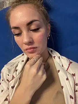 Snapshot of DreamGirl-777 chatting on November 10, 8:52 am DreamGirl-777 online show from November 10, 8:52 am