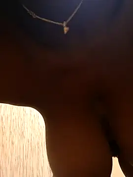 Snapshot of Swirly_blac chatting on December 15, 5:57 am Swirly blac online show from December 15, 5:57 am