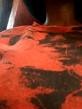 Snapshot of Swirly_blac chatting on November 12, 7:01 am Swirly blac online show from November 12, 7:01 am