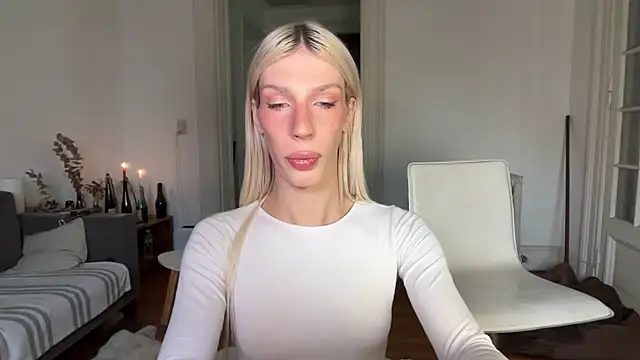 AliceSnowCatt online show from May 9, 3:04 pm
