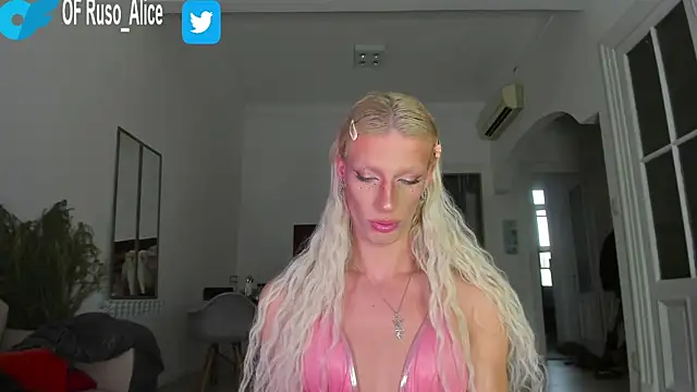 Snapshot of AliceSnowCatt chatting on February 8, 11:02 pm AliceSnowCatt online show from February 8, 11:02 pm